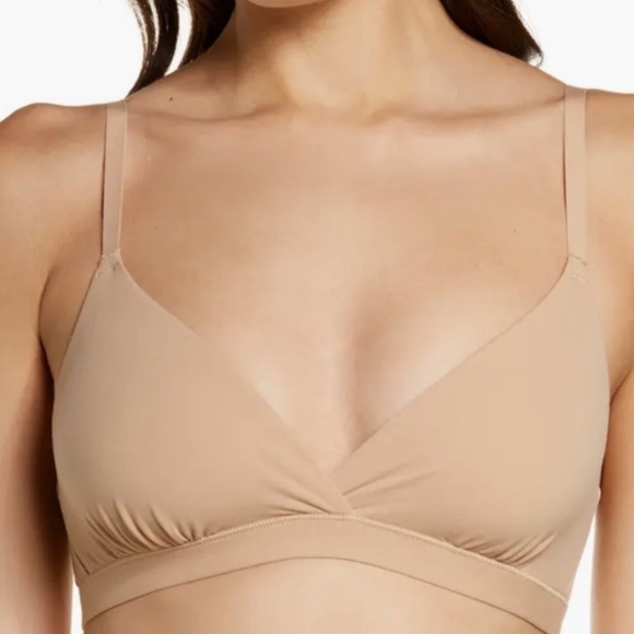 Skims Womens Nude Triangle Bralette in Nude - Picture 1 of 3